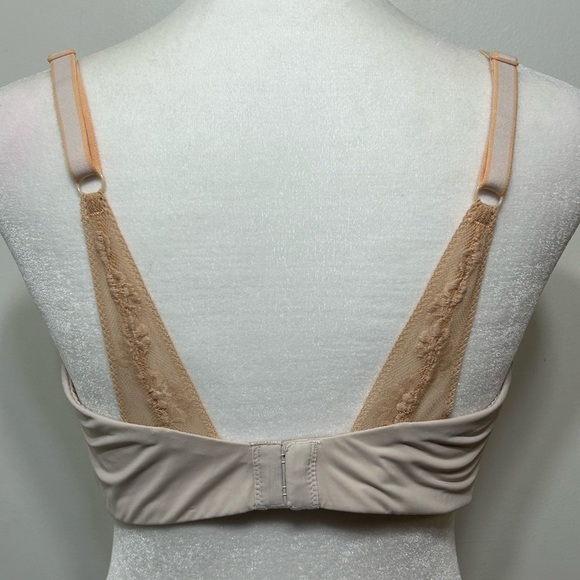 Victoria’s Secret Lightly Lined Wireless Tee Shirt Bra - Picture 2 of 7